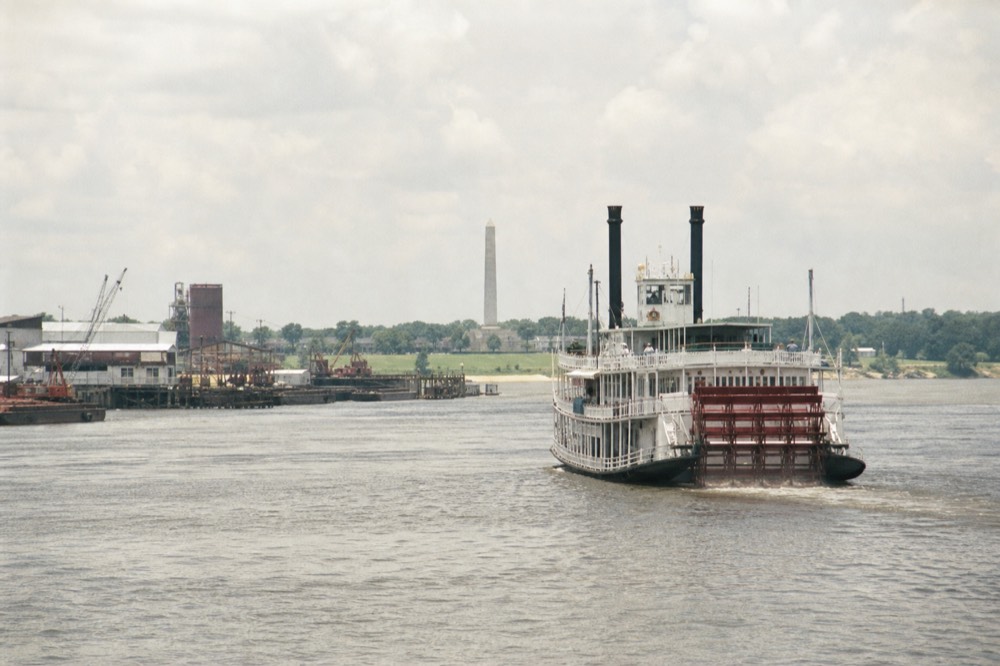 Paddlewheeler heading downriver toward Chalmette Battlefield